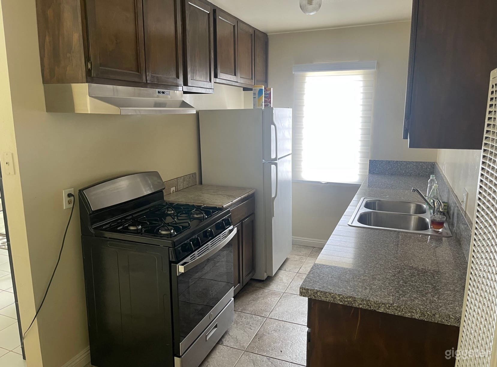 1 Bedroom Hollywood’s Chill Spot Photo 4