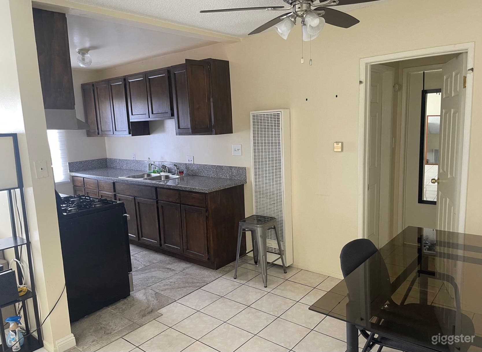 1 Bedroom Hollywood’s Chill Spot Photo 2