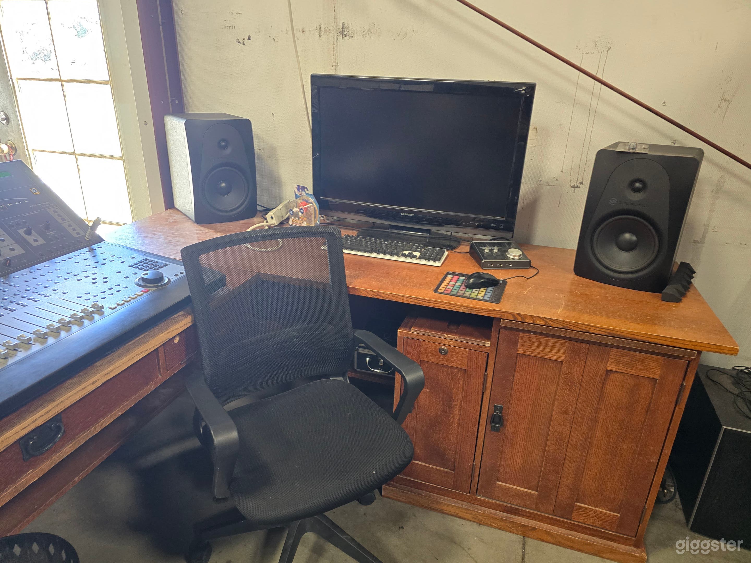Studio  Photo 2