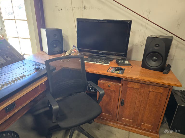  Studio 