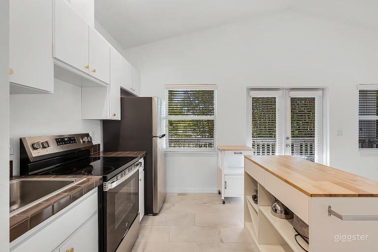  Private Bamboo-Oasis Apartment w/ Balcony 