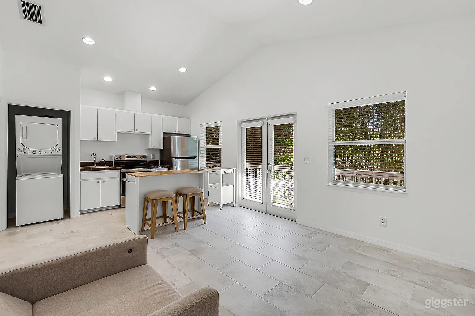 Private Bamboo-Oasis Apartment w/ Balcony Photo 3