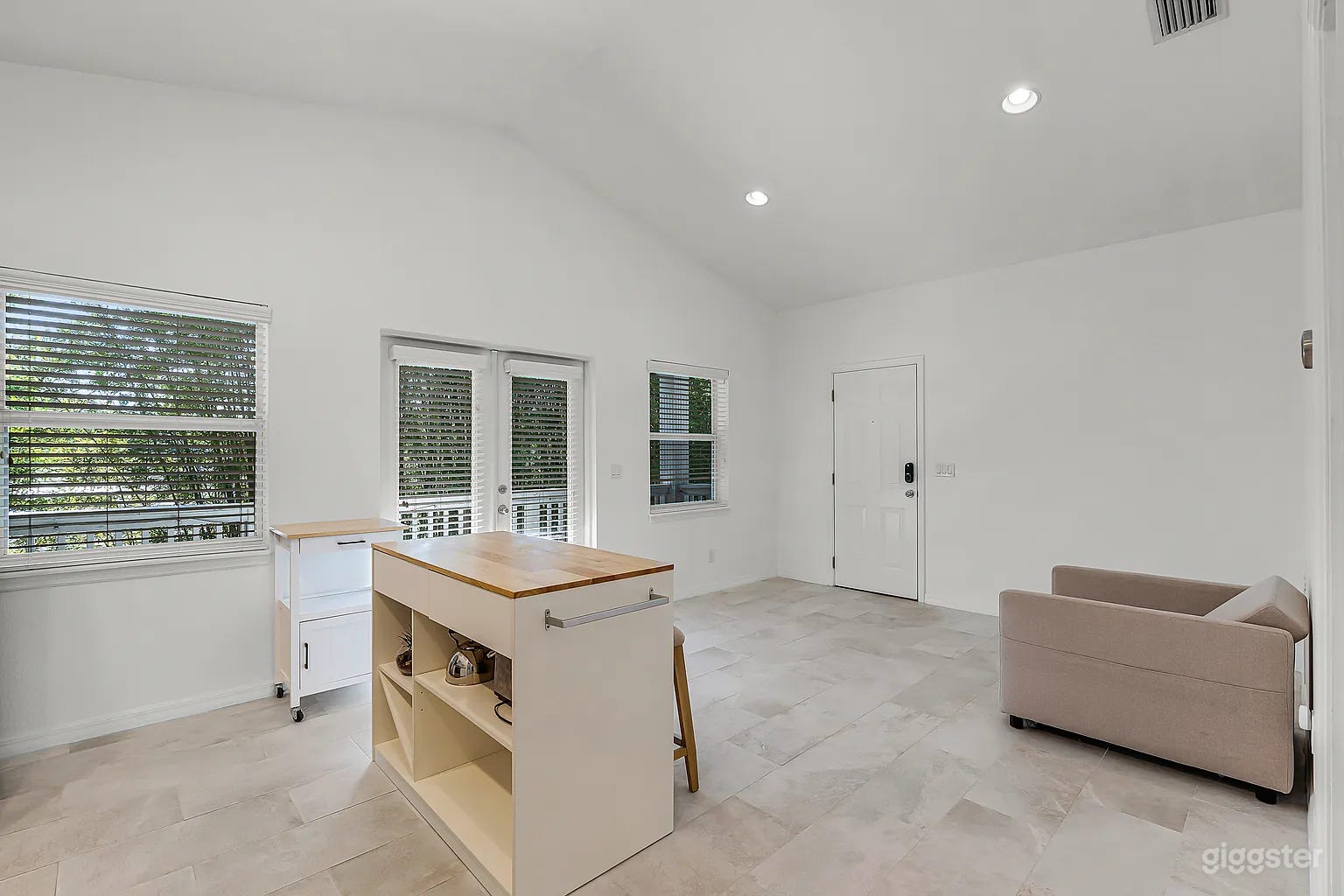 Private Bamboo-Oasis Apartment w/ Balcony Photo 4