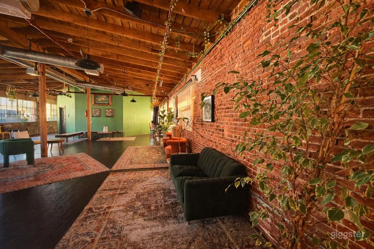  Industrial Creative Warehouse Near DTLA with Stage & Studios 