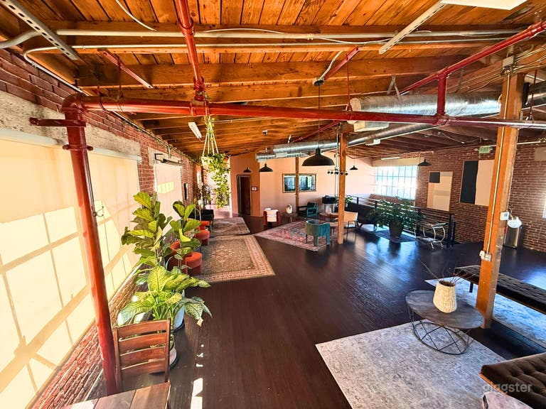  Industrial Creative Warehouse Near DTLA with Stage & Studios 