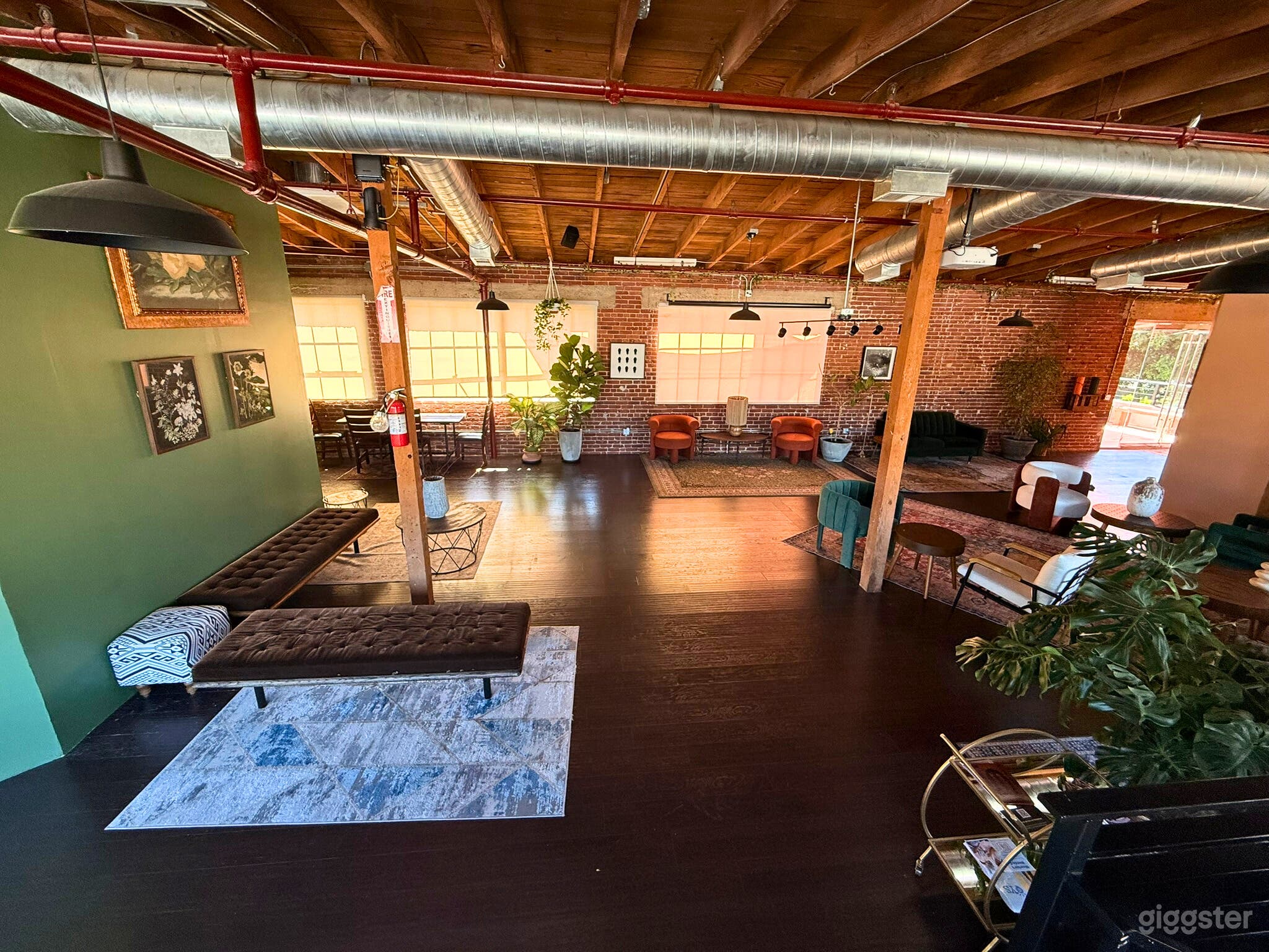Industrial Creative Warehouse Near DTLA with Stage & Studios Photo 2