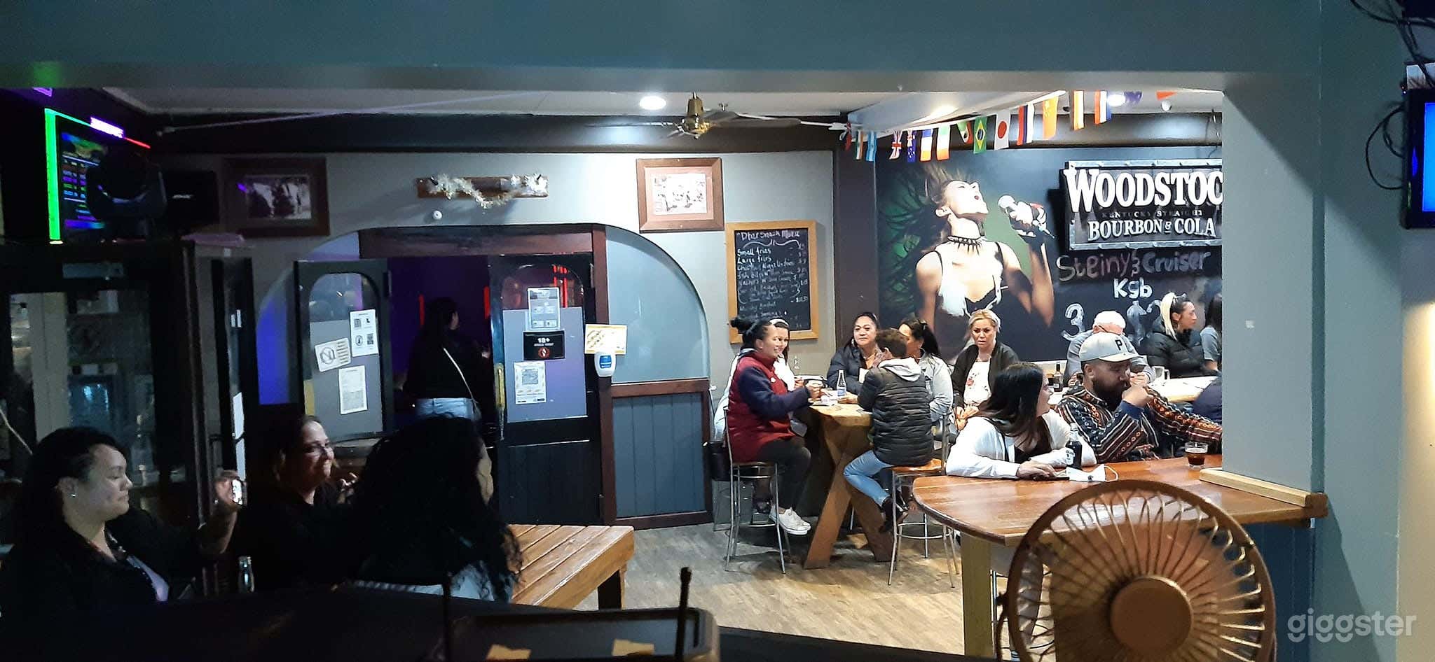 Hot Spot Bar with Cue Pool, Gaming Machine &amp; Poker Photo 1