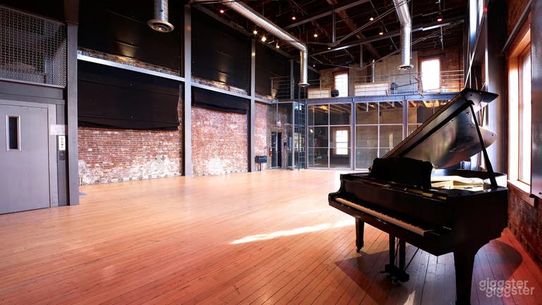  Vintage Modern Recording Studio 2 