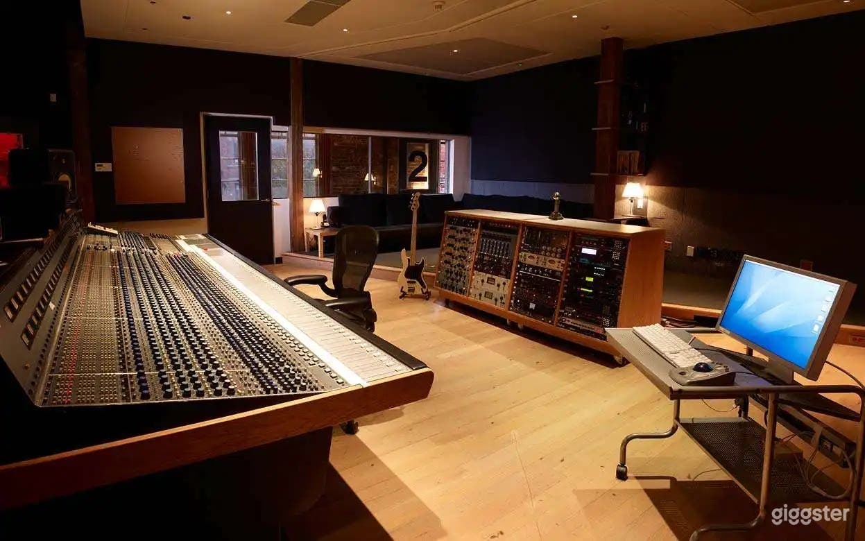 Vintage Modern Recording Studio 2 Photo 2