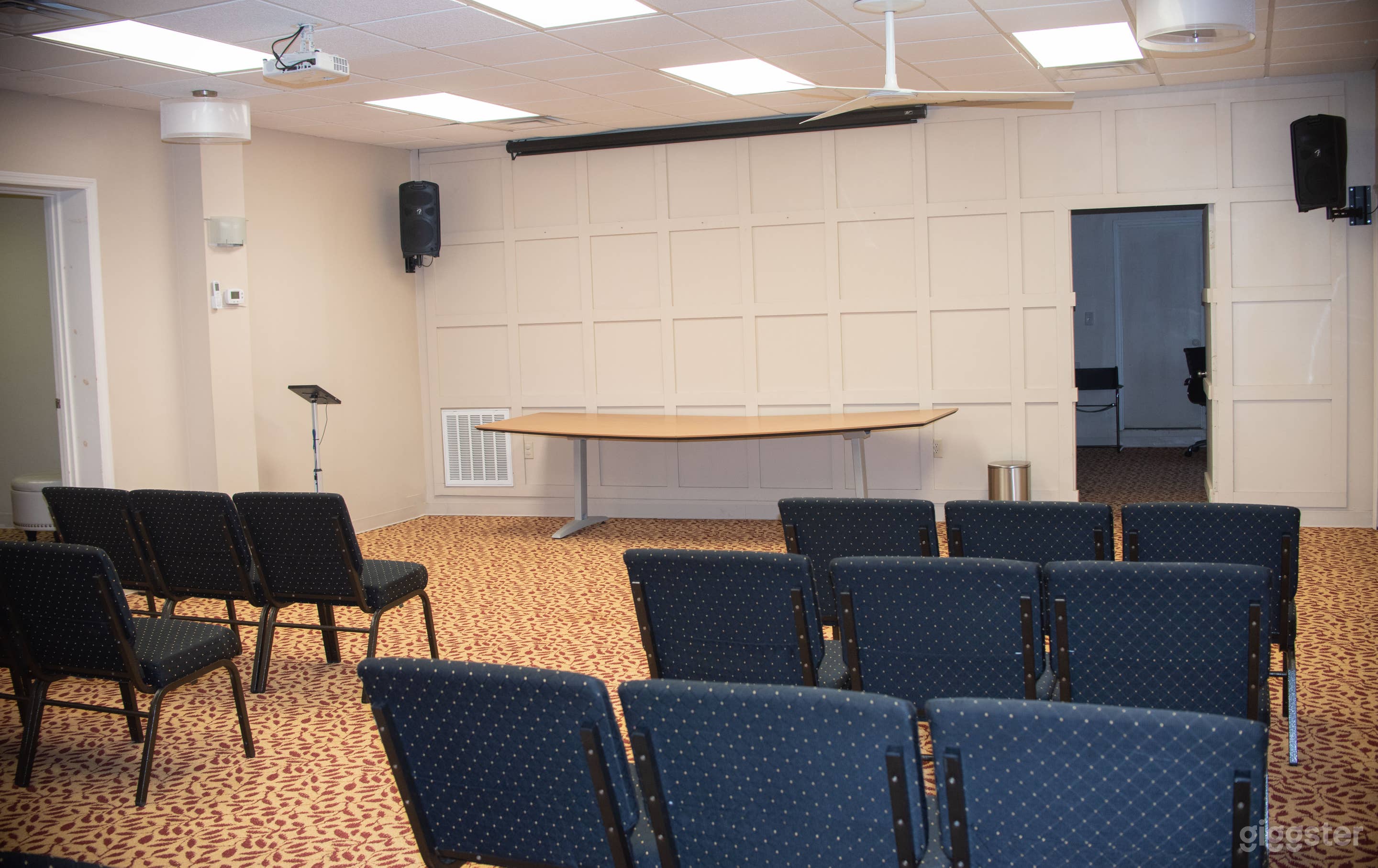 Working Space in Richmond (Near Willow Lawn) Photo 1