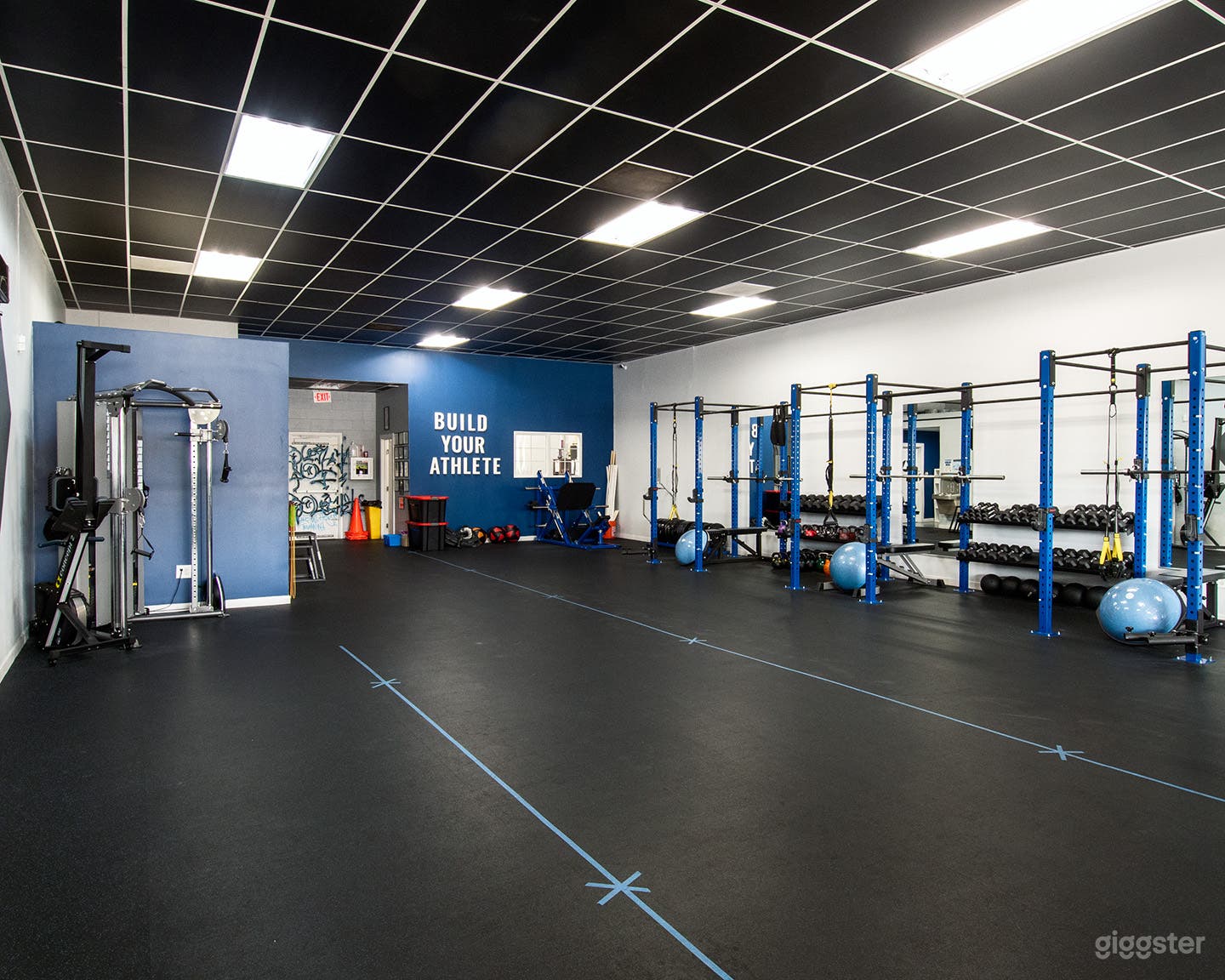 Spacious Gym with Equipment of all Styles in Chatsworth Photo 3