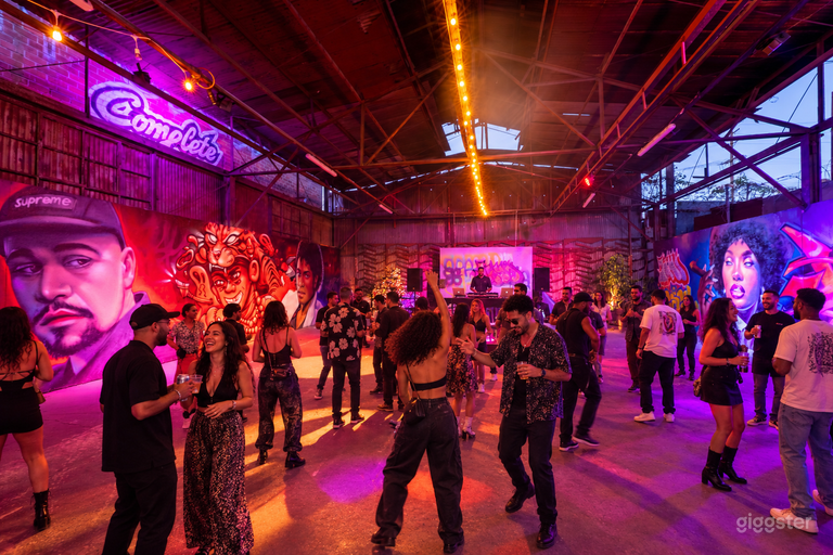  Industrial Arts Warehouse w/ Street Art Walls & Open Floor 