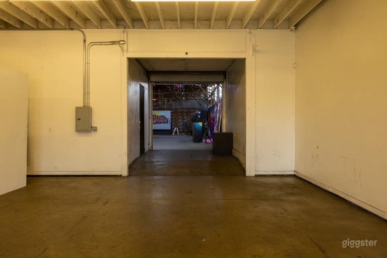  Industrie-Kunstlagerhaus mit Street-Art-Wänden & offenem Grundriss 