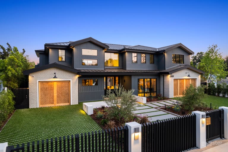  The Luxe Shoot Space - Pure Elegance 