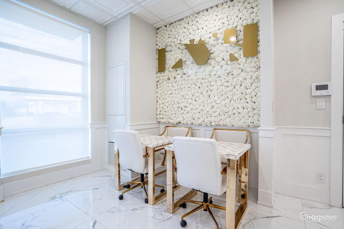 Luxury All White &amp; Gold Style Beauty Space Photo 2