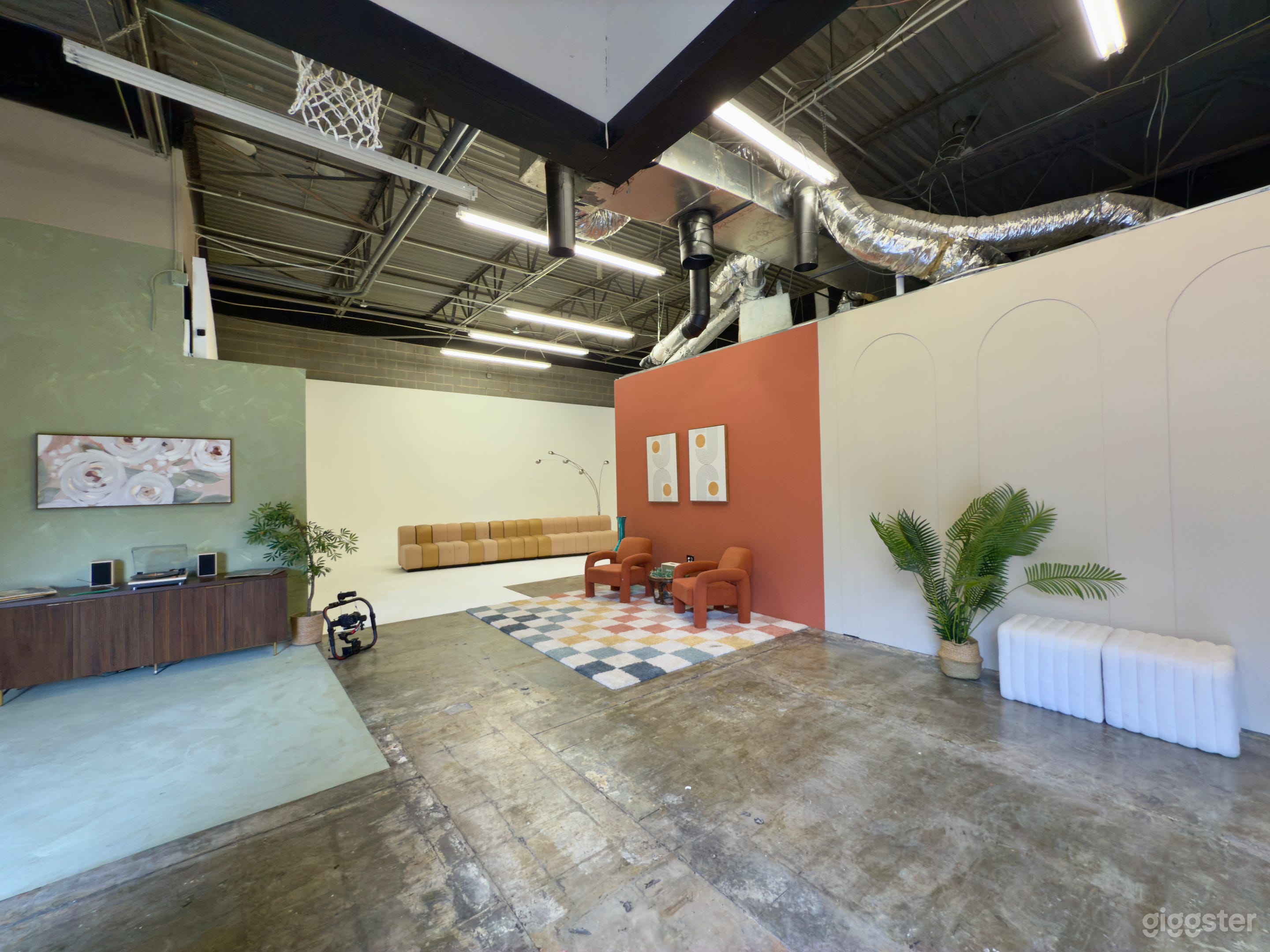  Mid Century Modern Production Studio &amp; CYC wall Photo 3