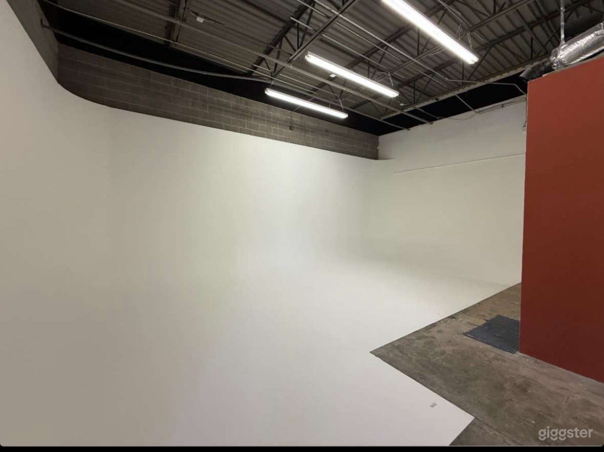  Mid Century Modern Production Studio &amp; CYC wall Photo 2