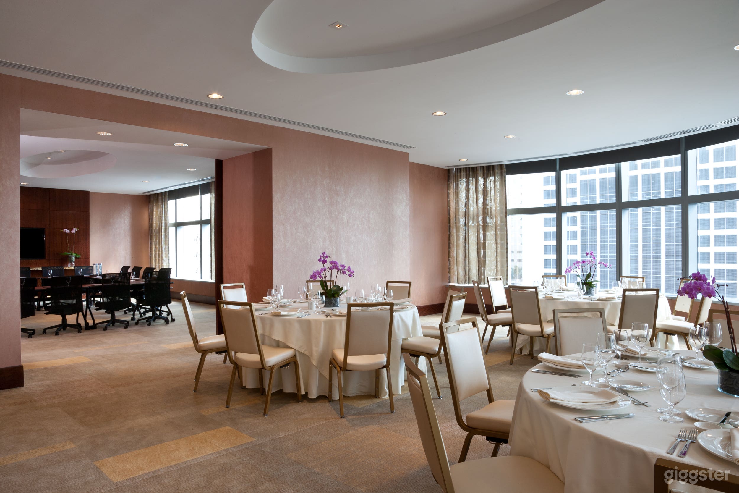 Elegant Gallery 1 & 2 Ballroom for Events & Dining Photo 3
