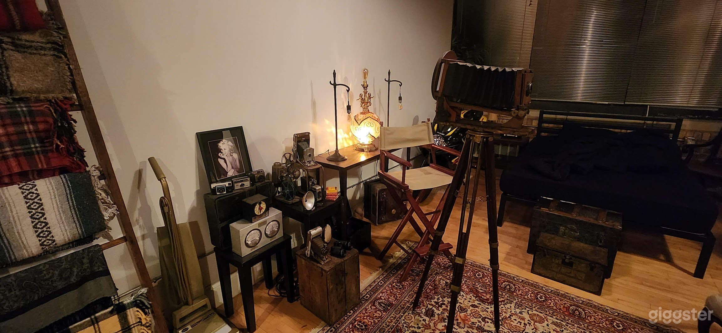 West Lakeview Motorcyclist Industrial Loft Photo 4