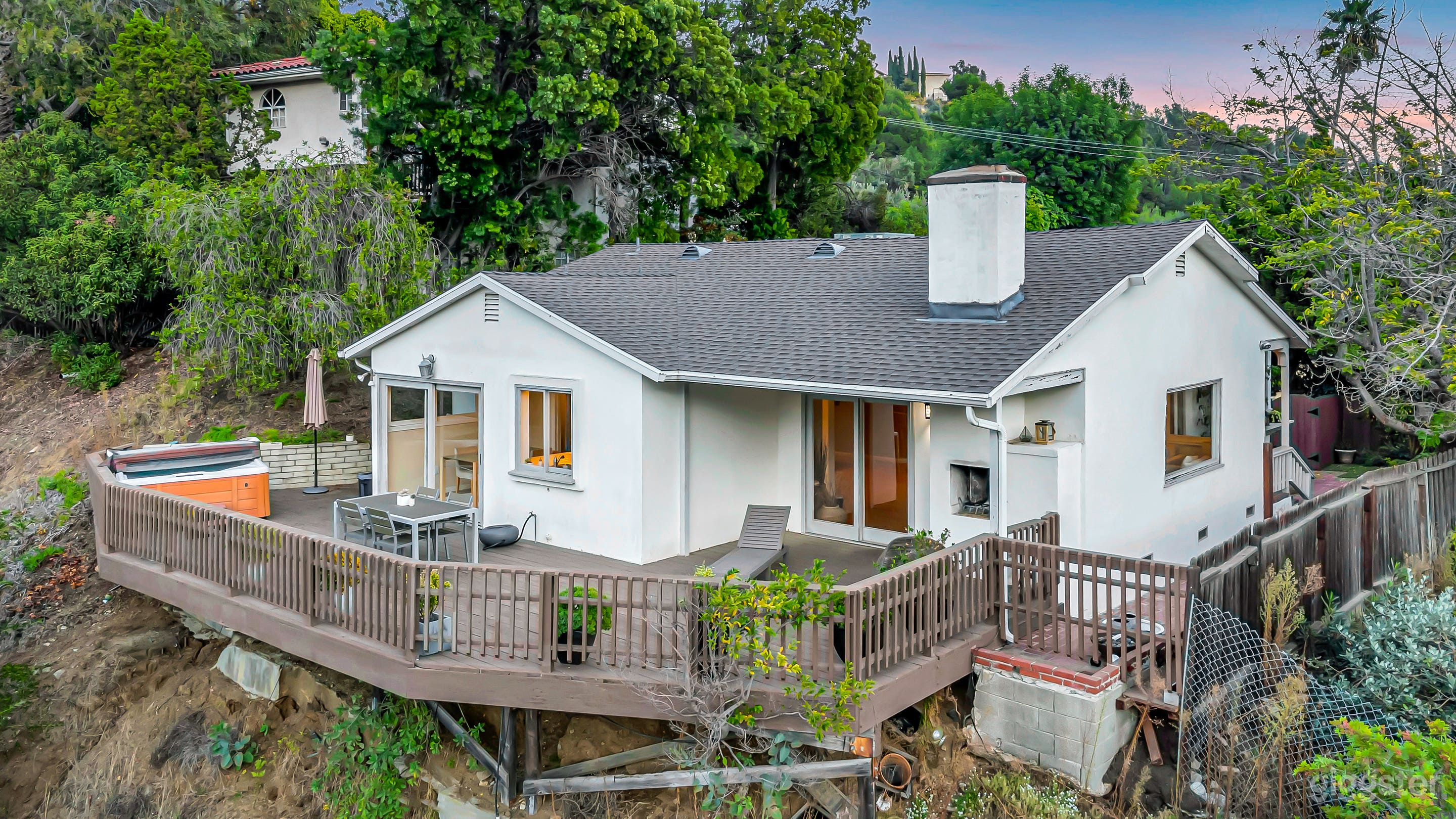 Cozy Mount Olympus Estate w/ Breathtaking Views Photo 1