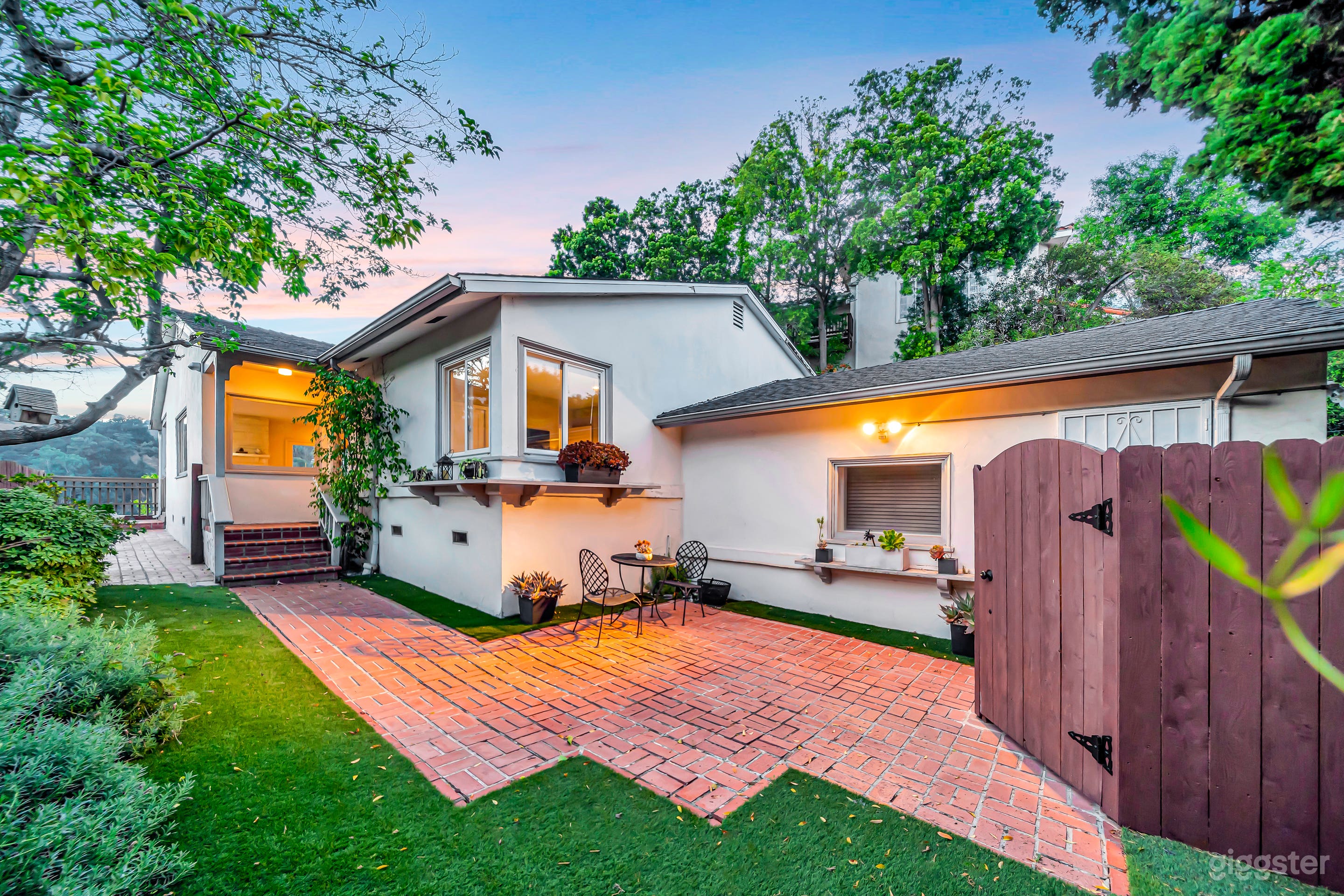 Cozy Mount Olympus Estate w/ Breathtaking Views Photo 2