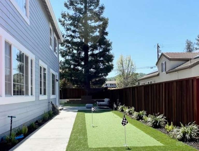  Mini Golf Course Putting Green 