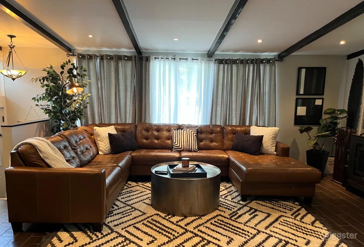 Versatile Living Space at the historical part of Aurora Photo 1