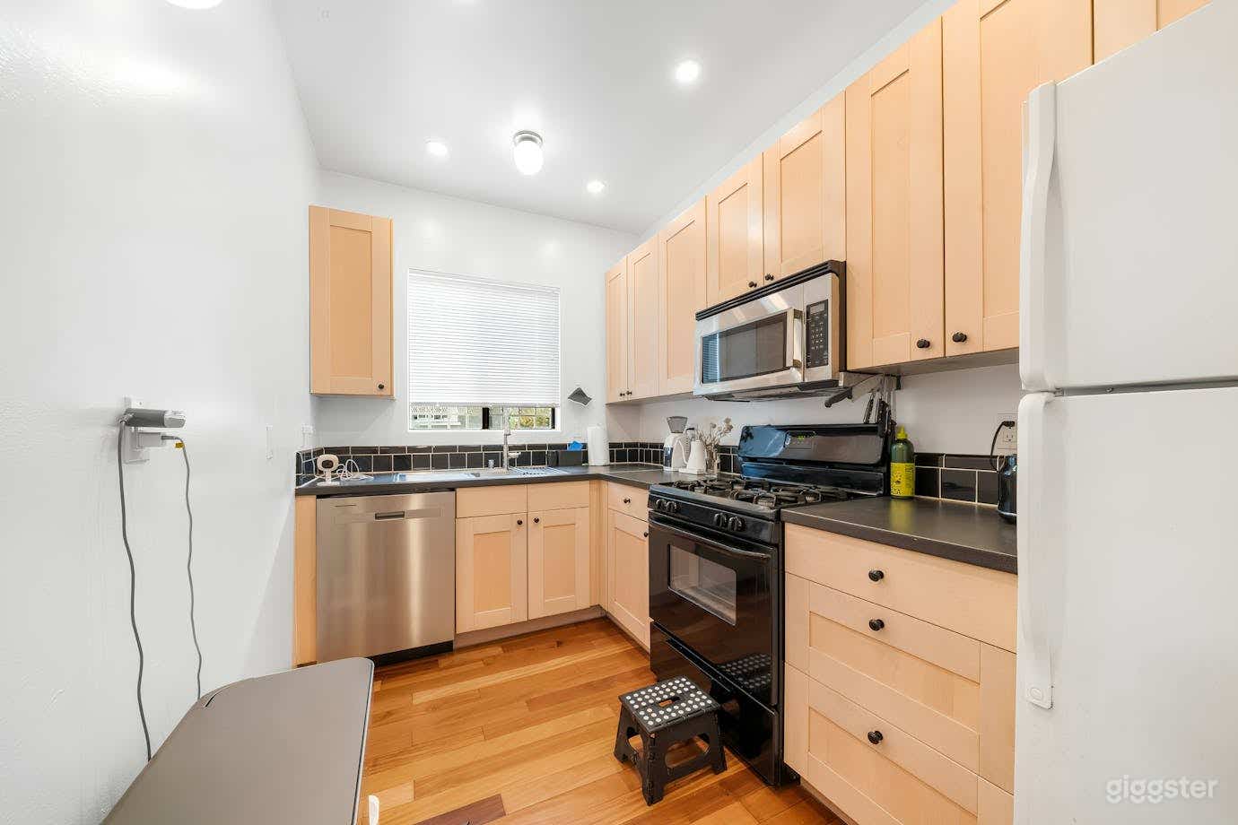 Sunny, Polished Silverlake Bungalow with Wood Photo 3