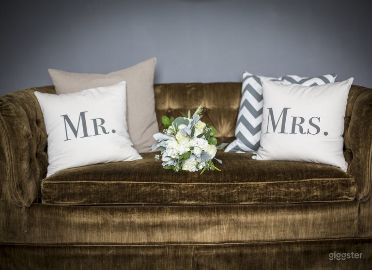  Cool velvet loveseat 