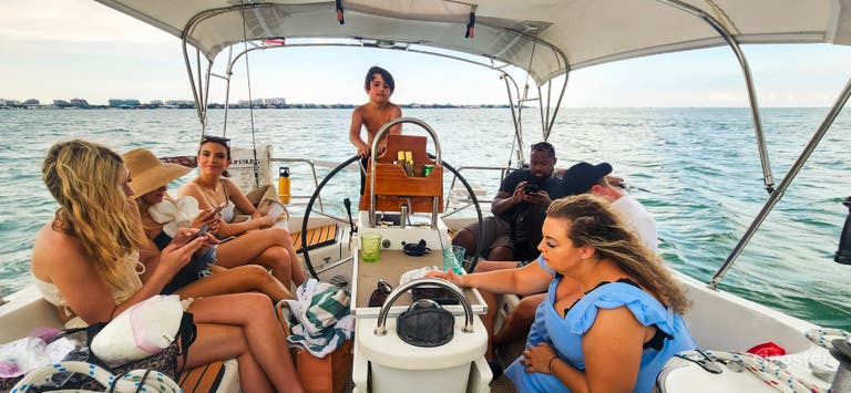  Fits 6 guests comfortably 