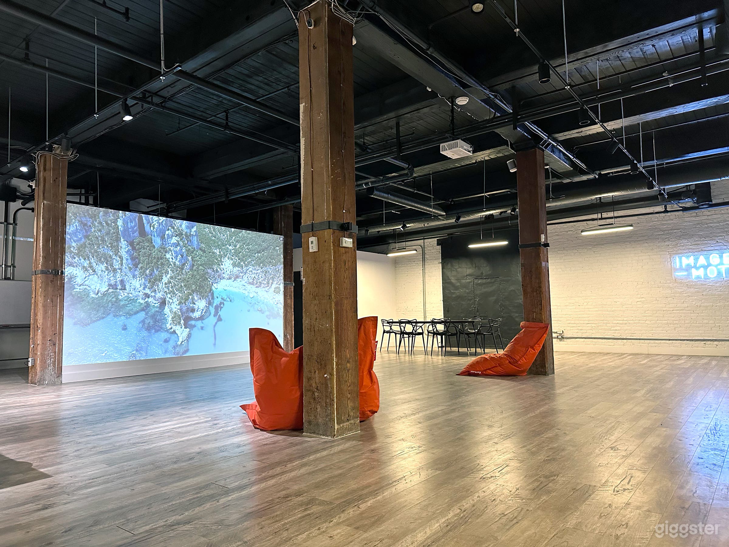 Griffintown Event Space Loft Studio 2800 sqft Street Level Photo 2