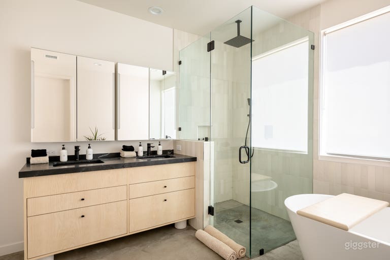  Designer House -Pool/Spa, Gourmet Kitchen, Views 