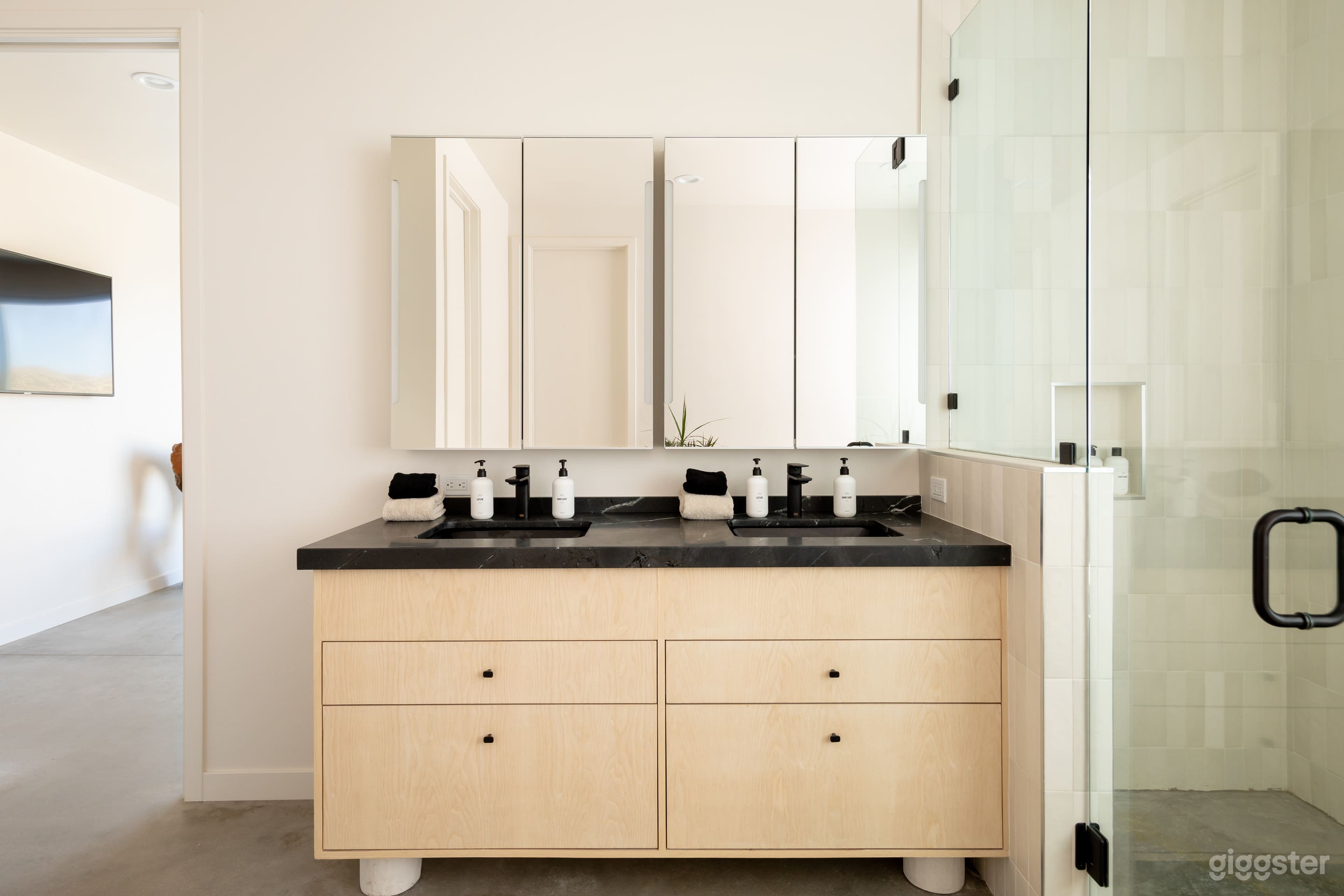 Designer House -Pool/Spa, Gourmet Kitchen, Views Photo 3