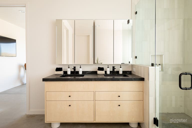  Designer House -Pool/Spa, Gourmet Kitchen, Views 