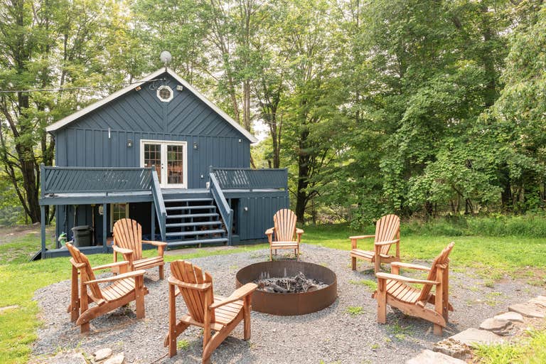  Domaine de 45 acres dans les Catskills à 90 min de NYC avec piscine & arcade 