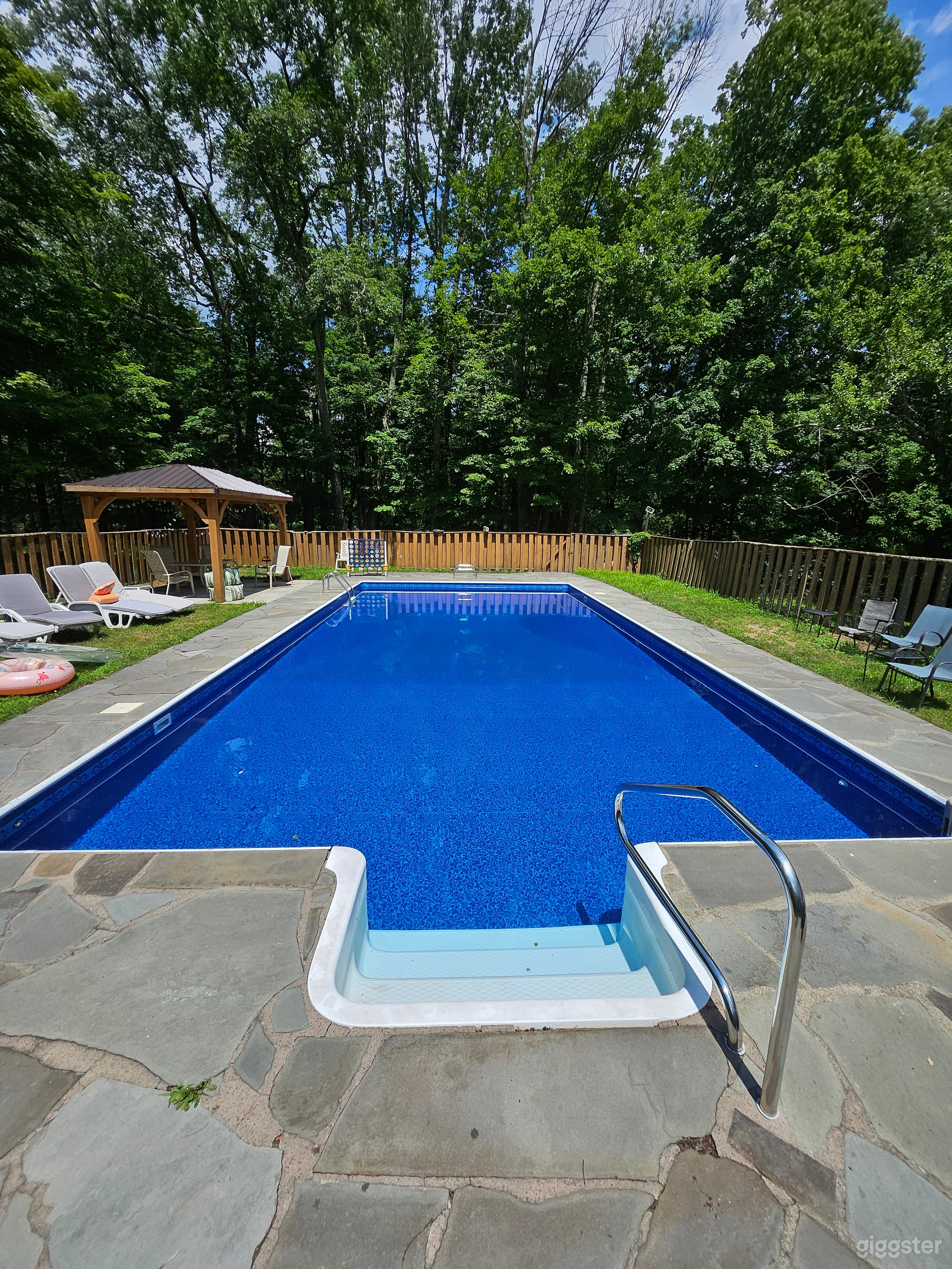 Propiedad de 45 acres en Catskills a 90 min de NYC con piscina y arcade Foto 1