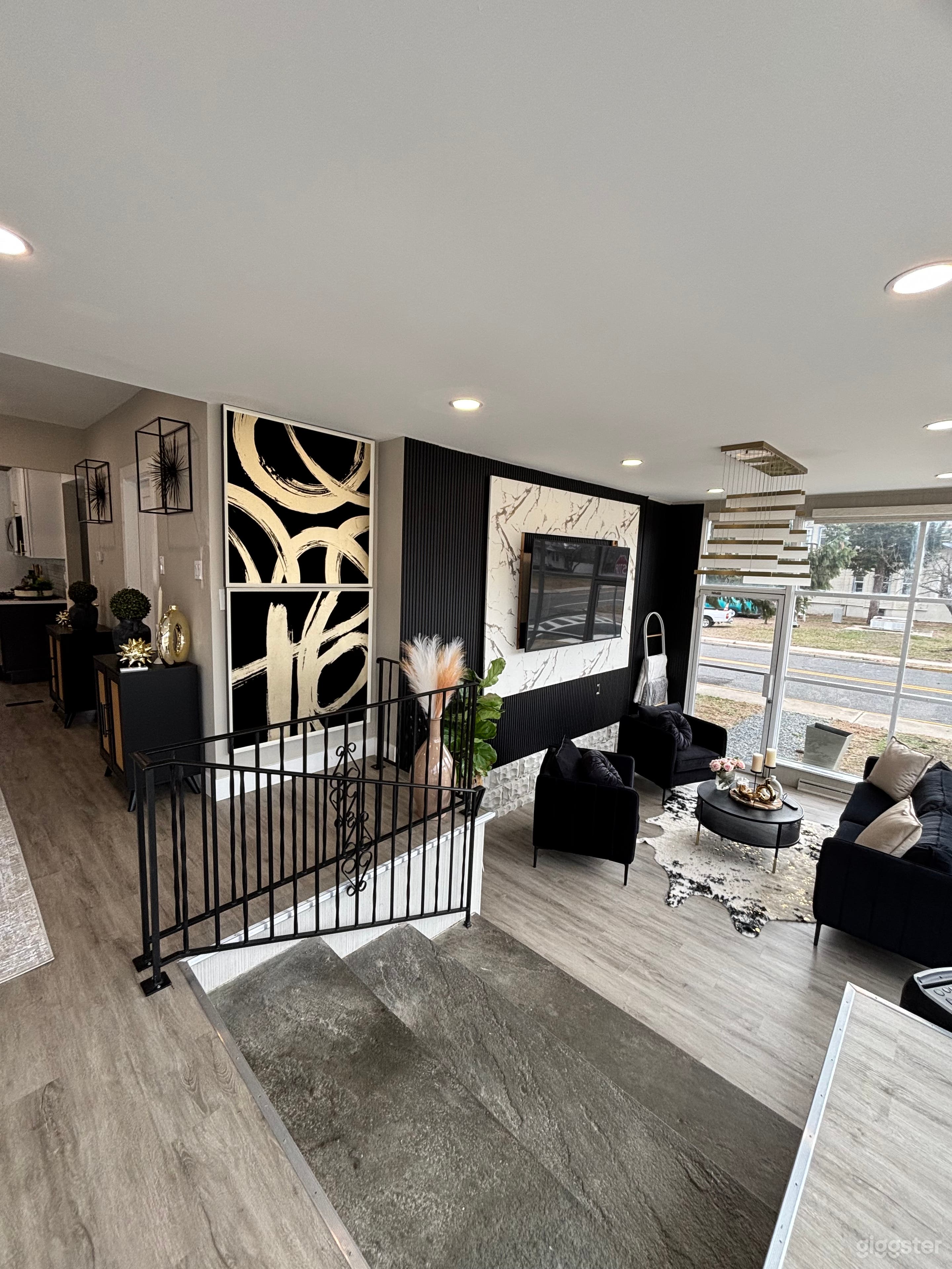 Designer Black &amp; Gold Content House Photo 1