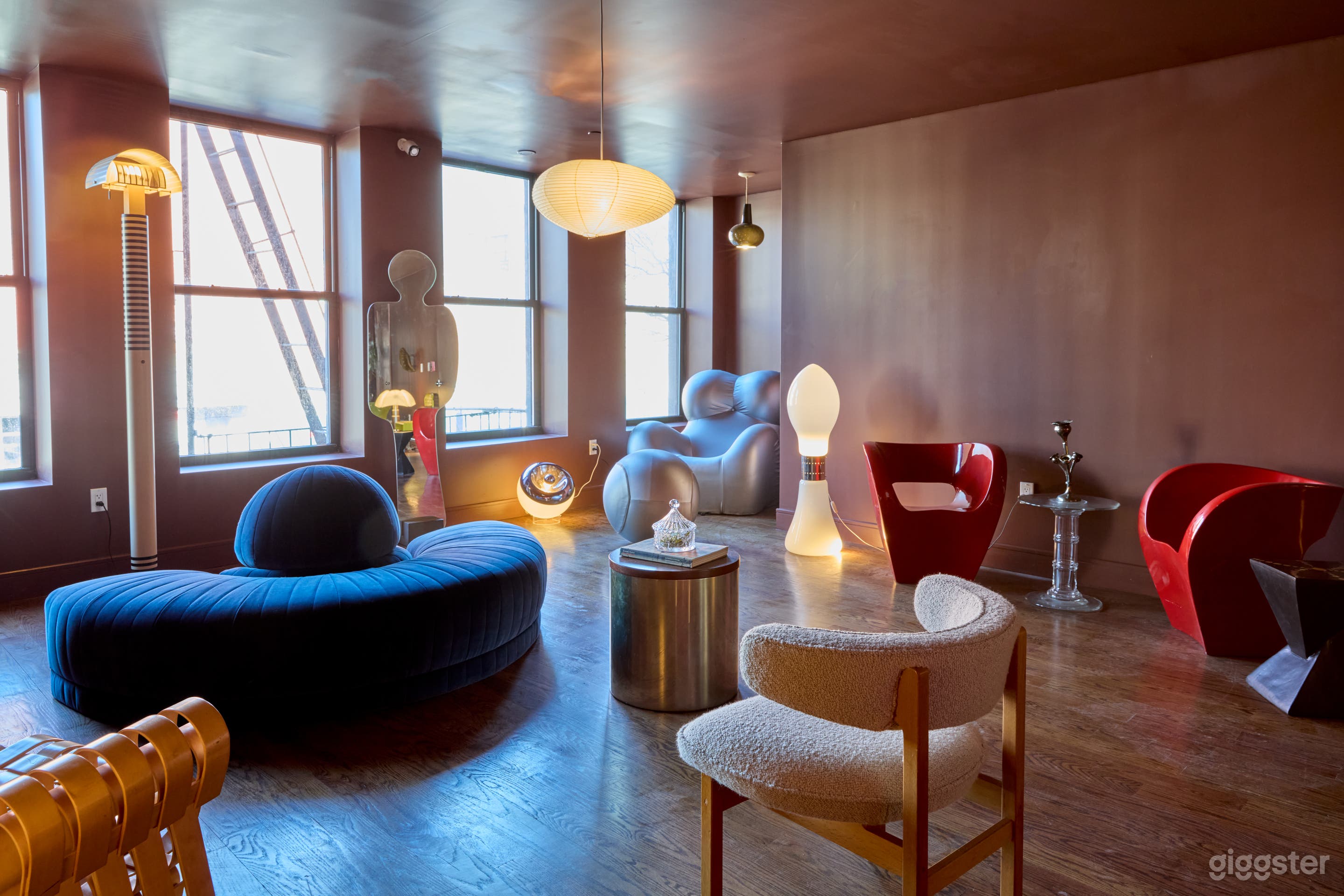 Two Floor Spacious Gallery with a Downtown View Photo 1