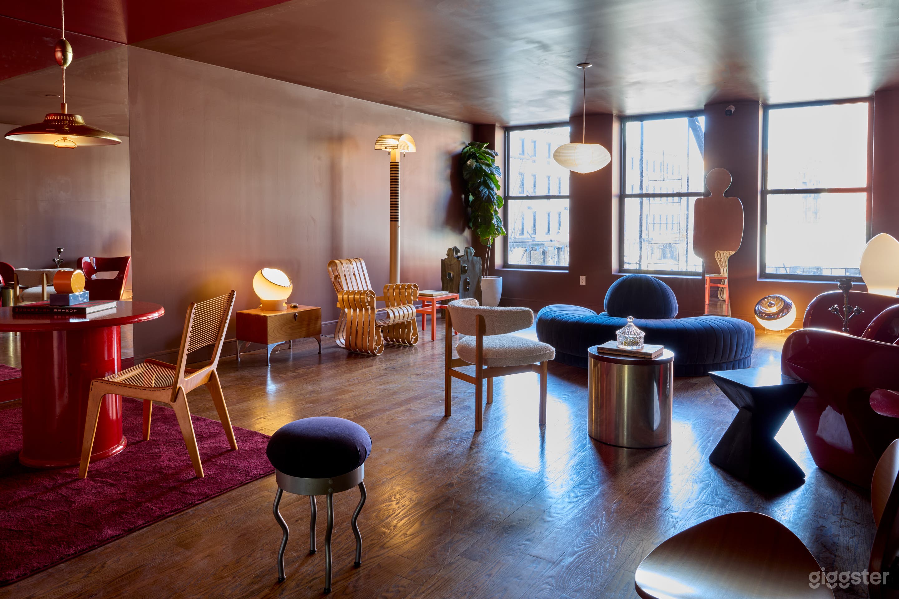 Two Floor Spacious Gallery with a Downtown View Photo 2