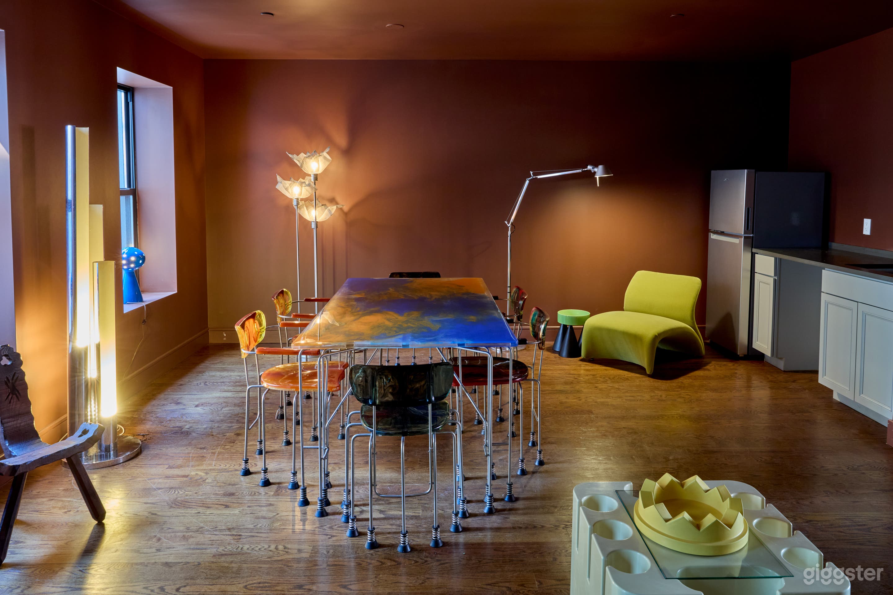 Two Floor Spacious Gallery with a Downtown View Photo 3