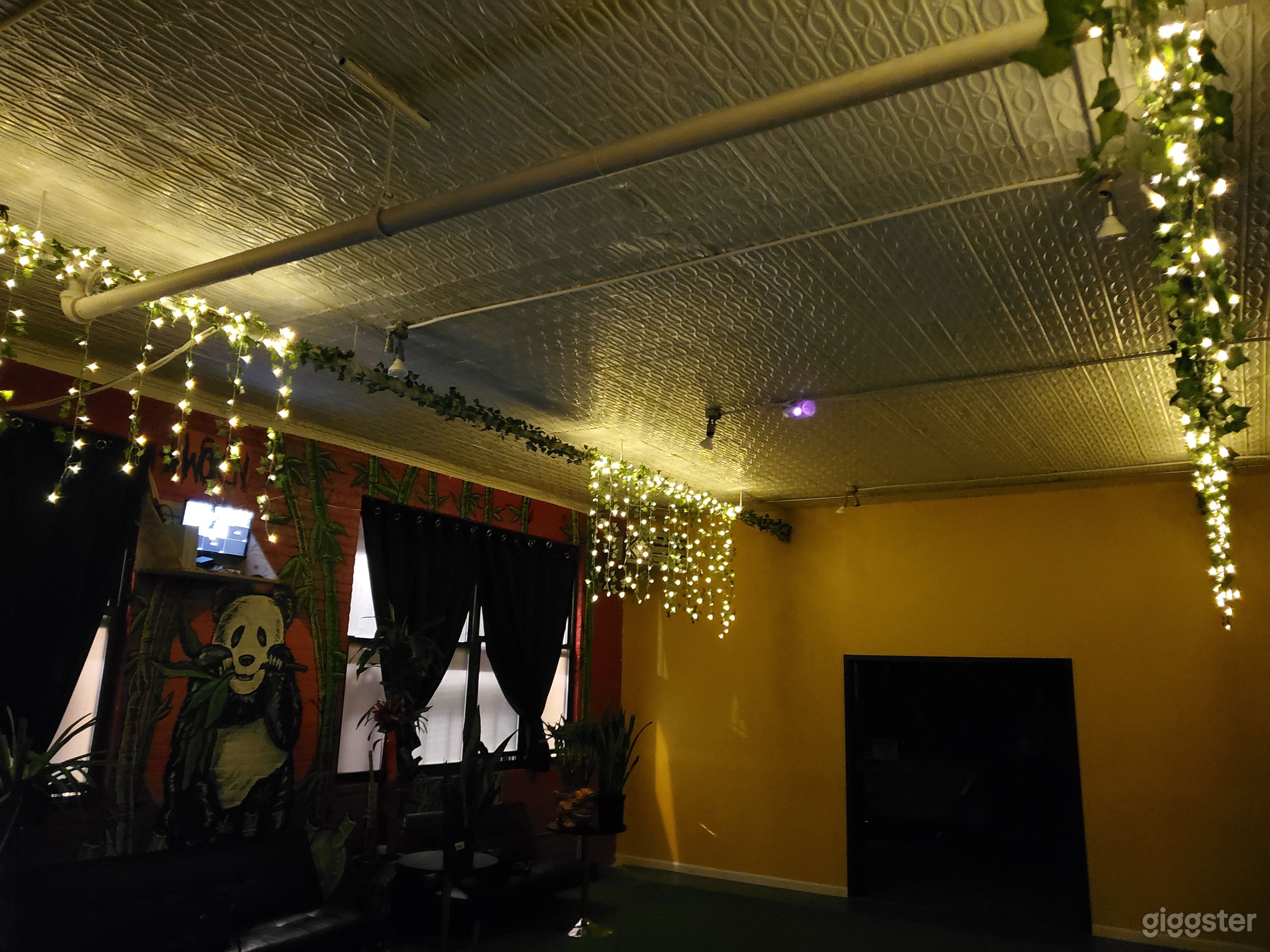 Williamsburg Brooklyn, Cafe &amp; Lounge Event Space Photo 3