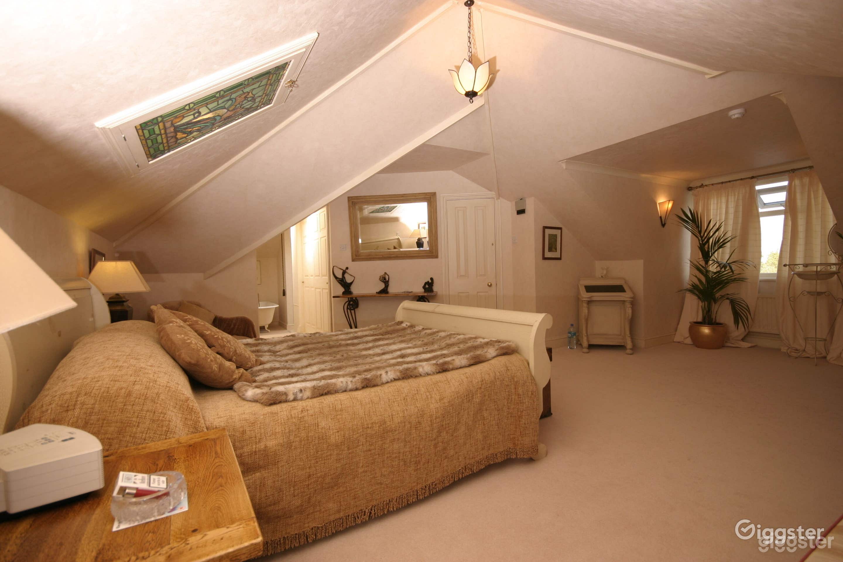 Family Room with 4 Poster Beds Photo 1