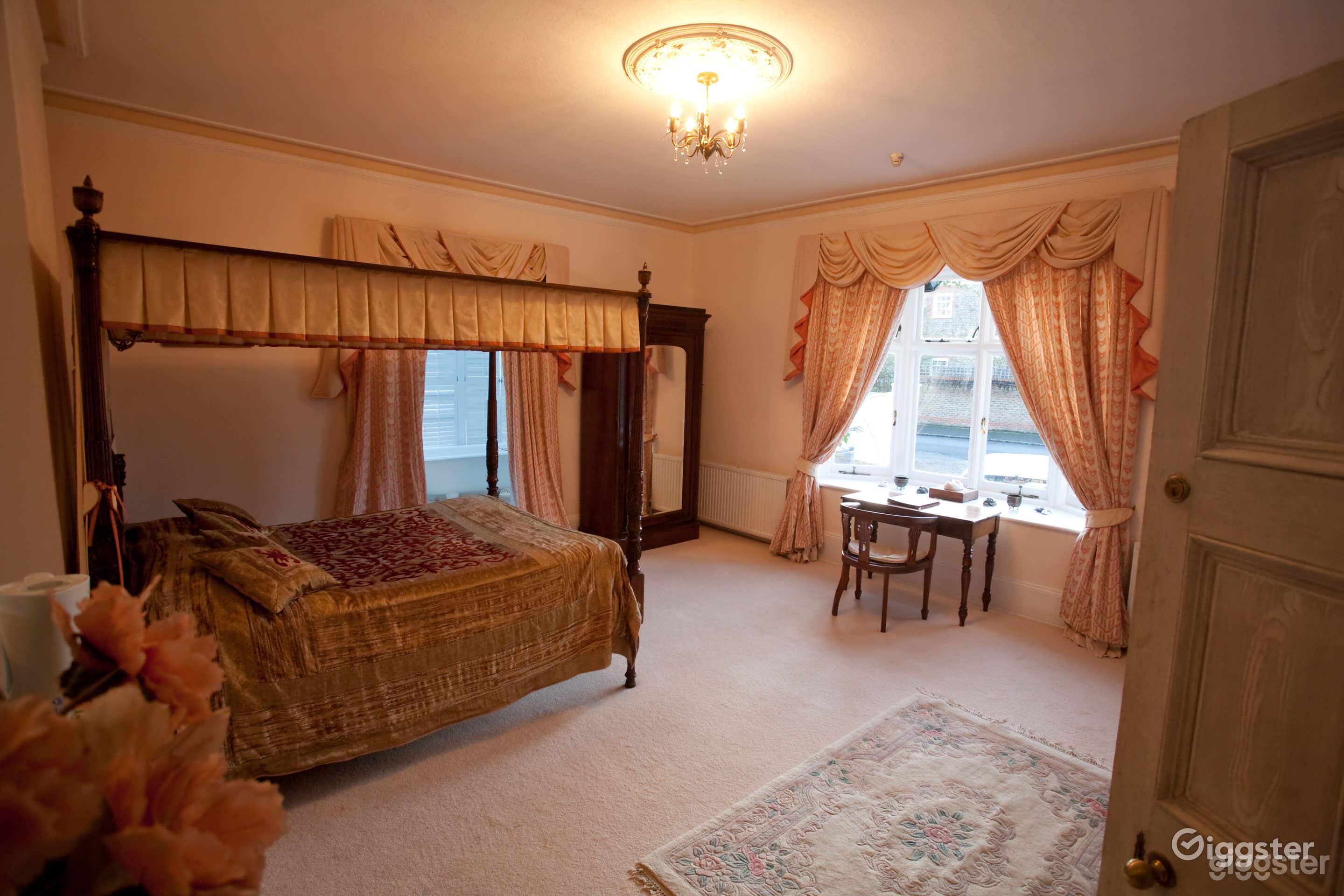 Family Room with 4 Poster Beds Photo 2