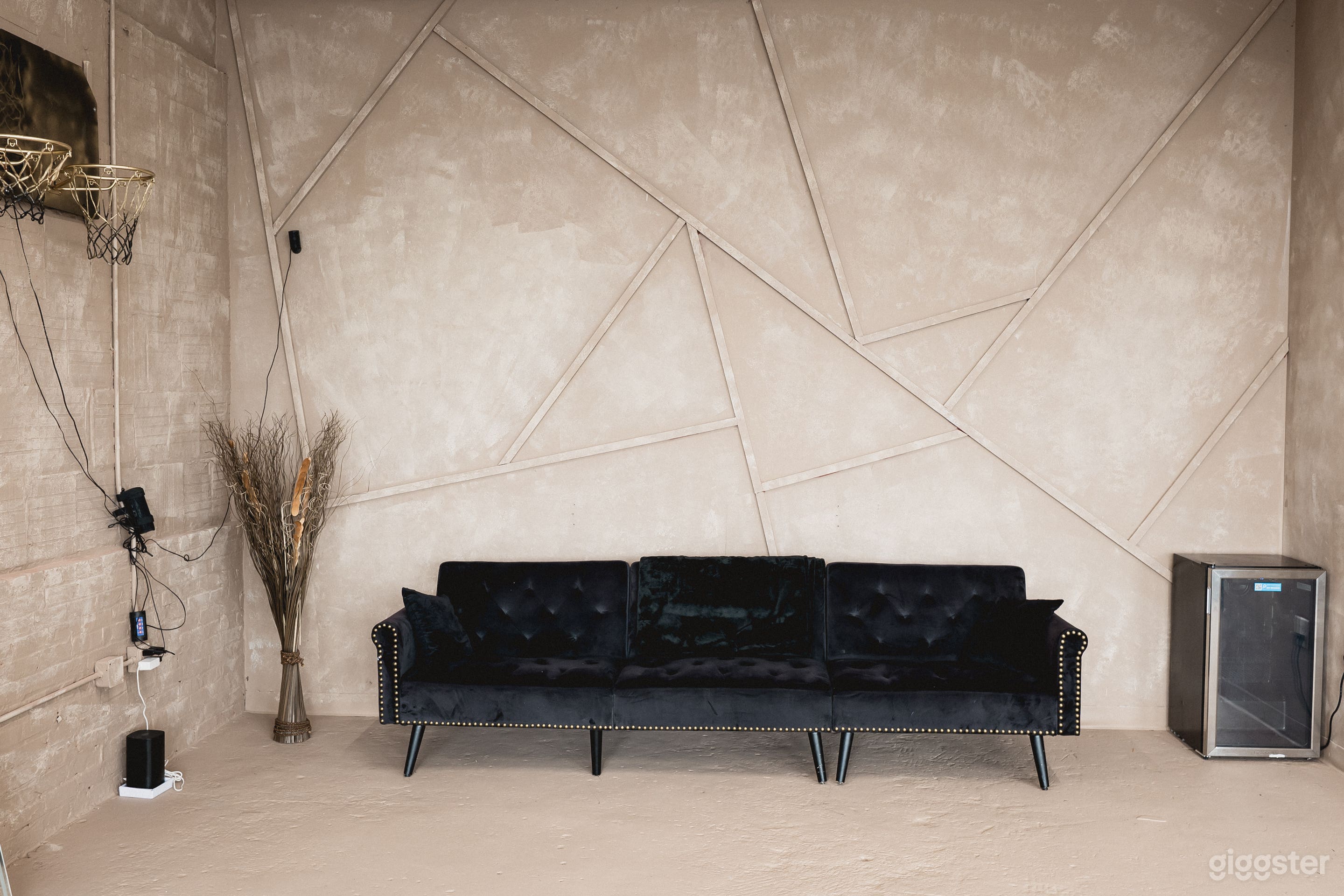 Beautiful Natural Light Photo and Video Studio Photo 4