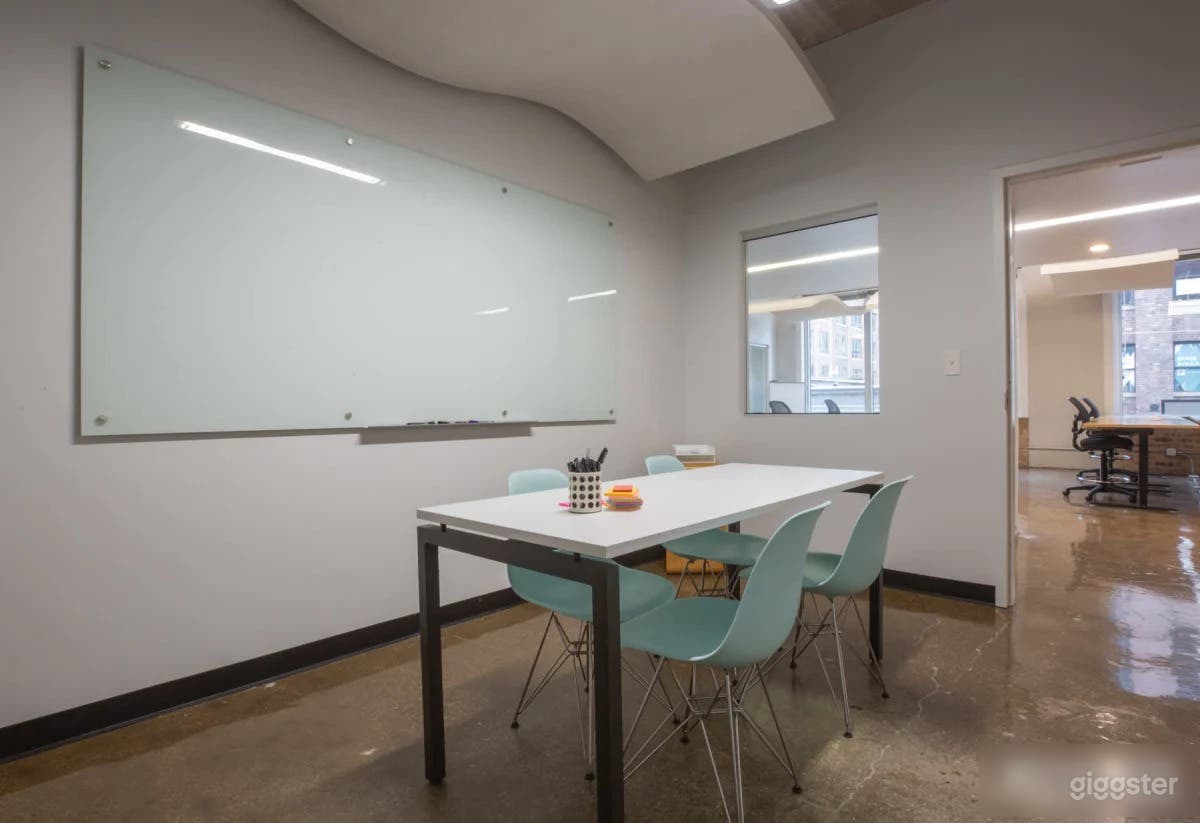 Private Office (3:3) Photo 1