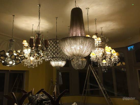 The Chandelier Room with Great Garden View Photo 3