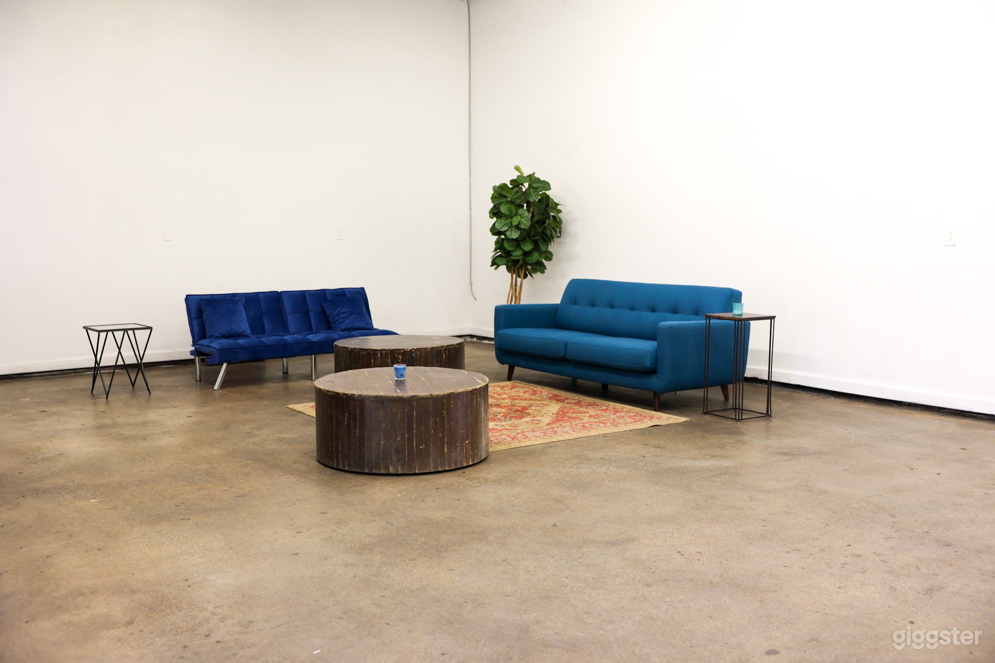 Open Studio Space + Outdoor Graffiti Warehouse Photo 2