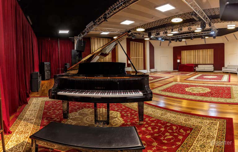  El Estudio A y Escenario en Vivo 