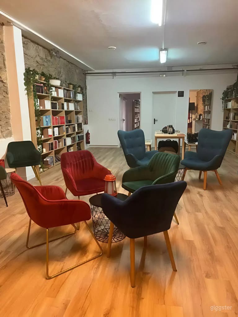  Unabhängige Bibliothek, ein warmer und einladender Raum 