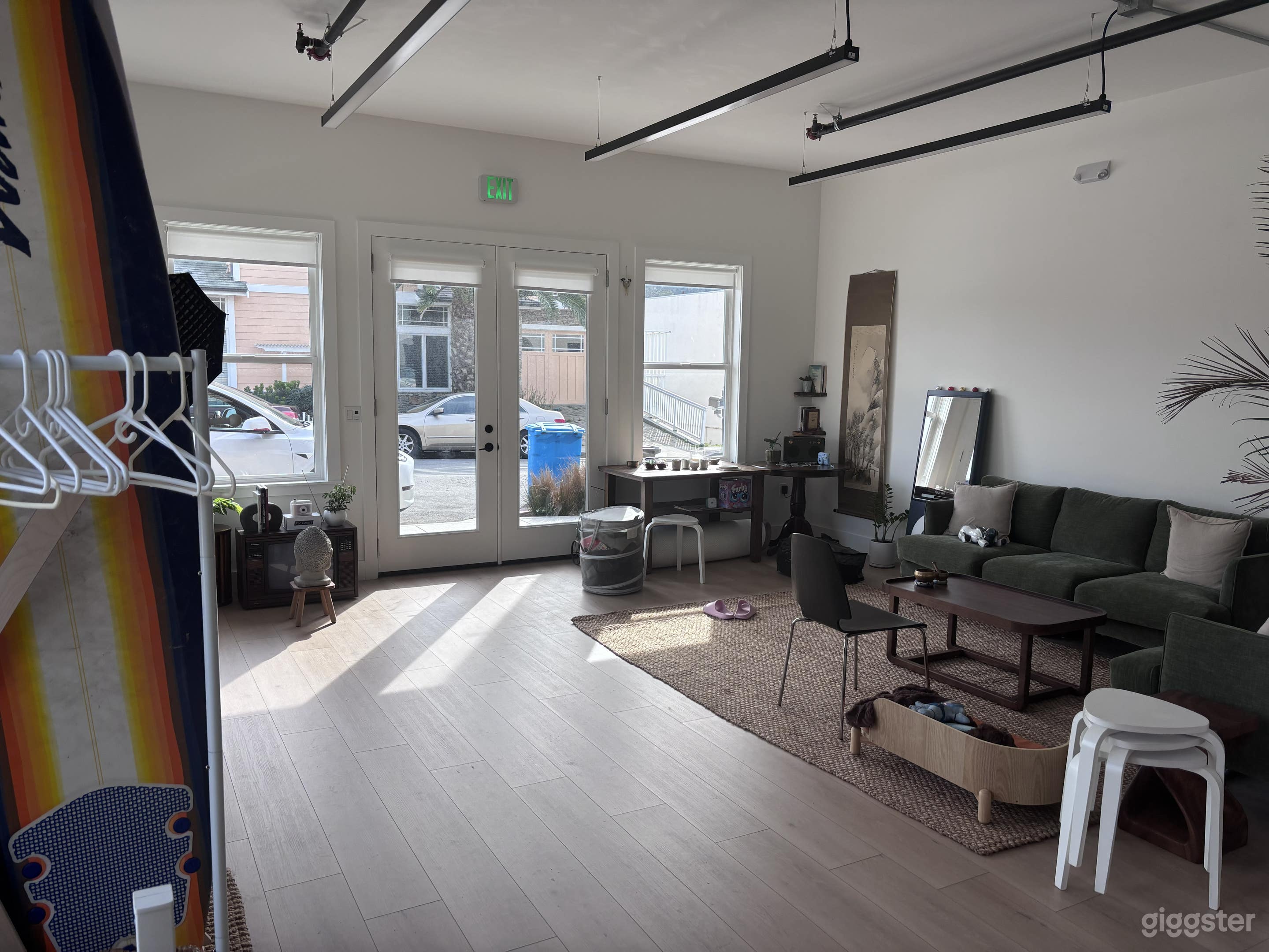 Bright Coastal Commercial Space Steps from the Beach Photo 2